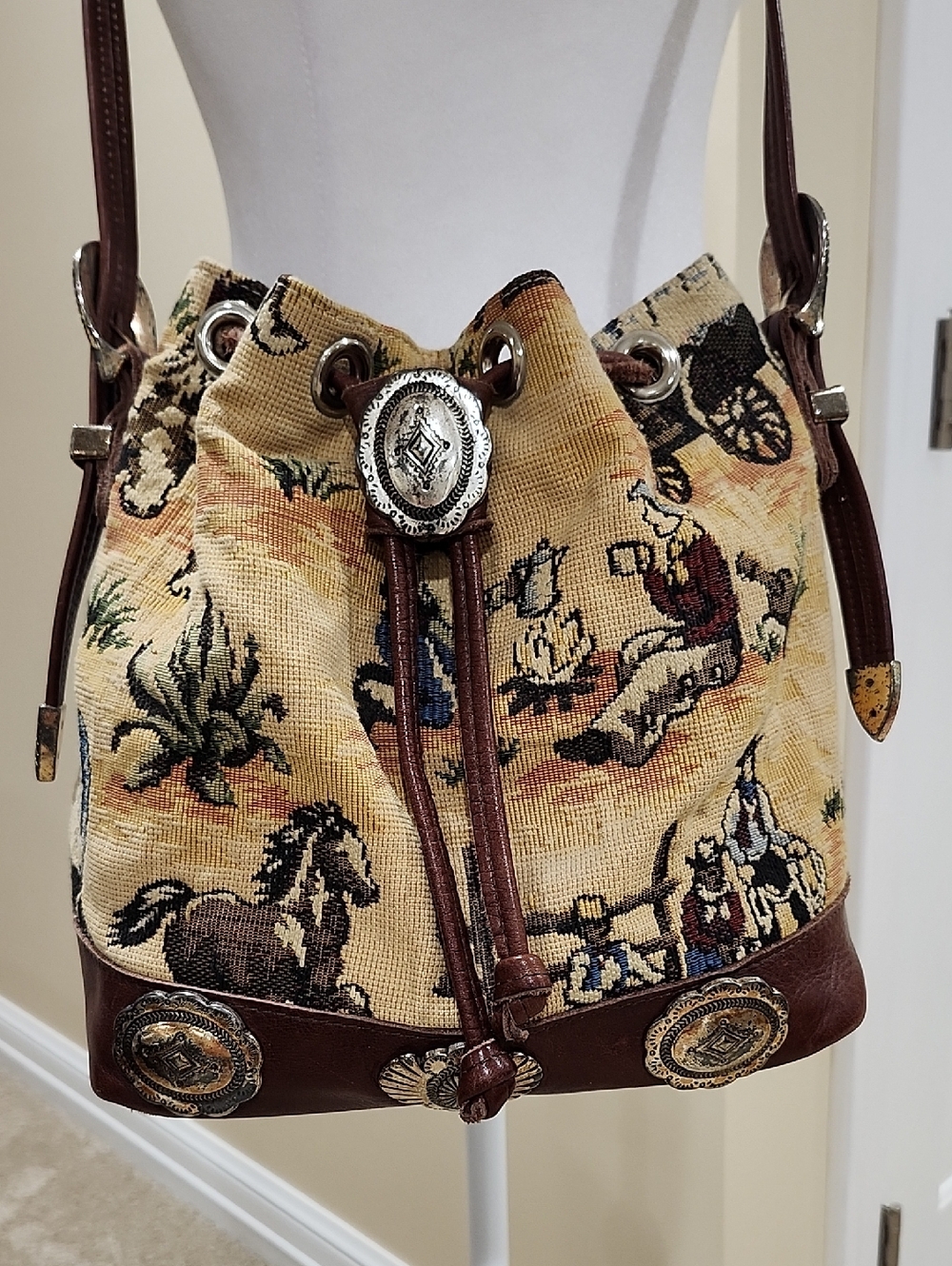 Cutest Bag Ever! Tapestry Western Drawstring Shoulder Bag - Beige